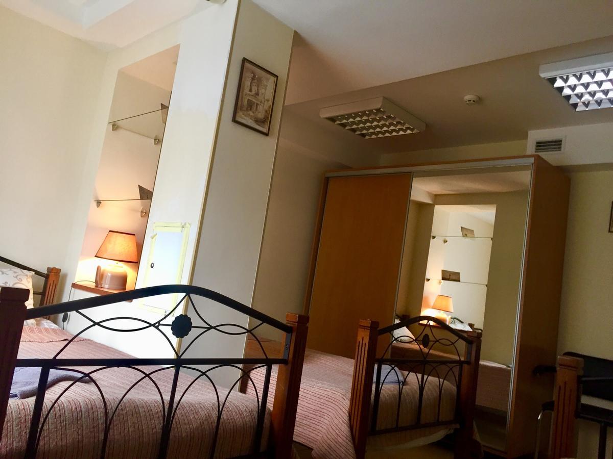 Westend Hostel キエフ エクステリア 写真