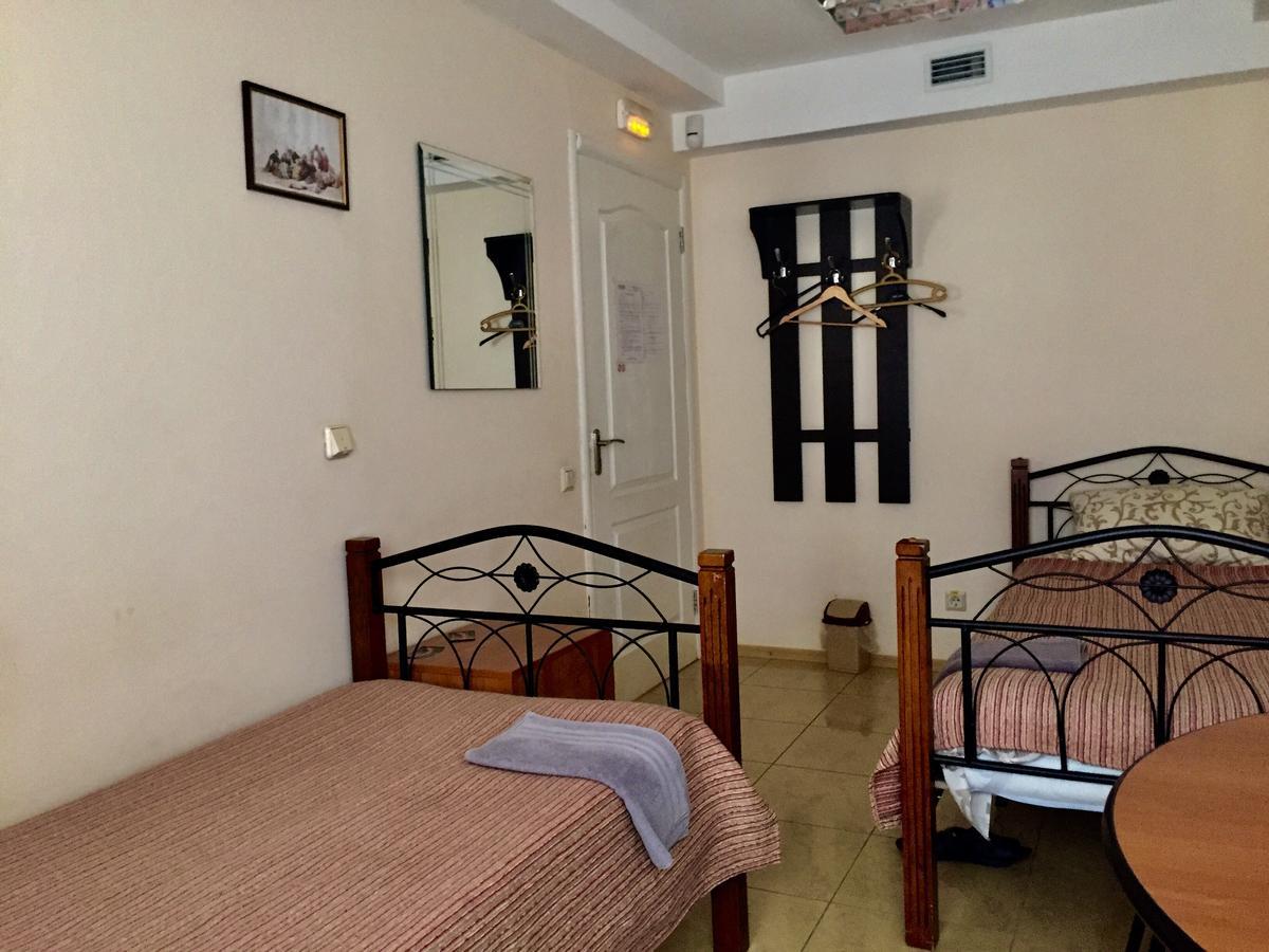 Westend Hostel キエフ エクステリア 写真